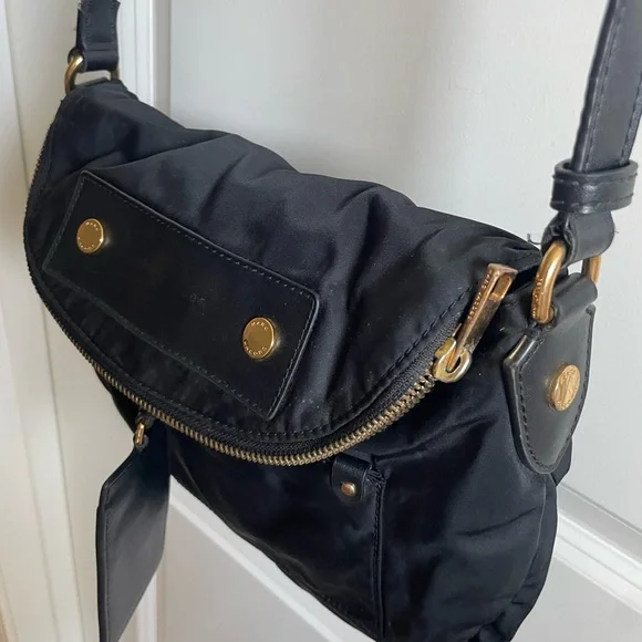 Marc Jacobs Black Crossbody Bag with Gold Hardware - Picture 9 of 12